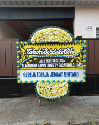 Papan Bunga Duka di Maroangin